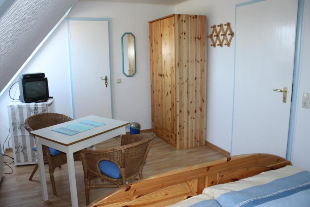 Pension Vorm Darss Hirschburg Ruang foto